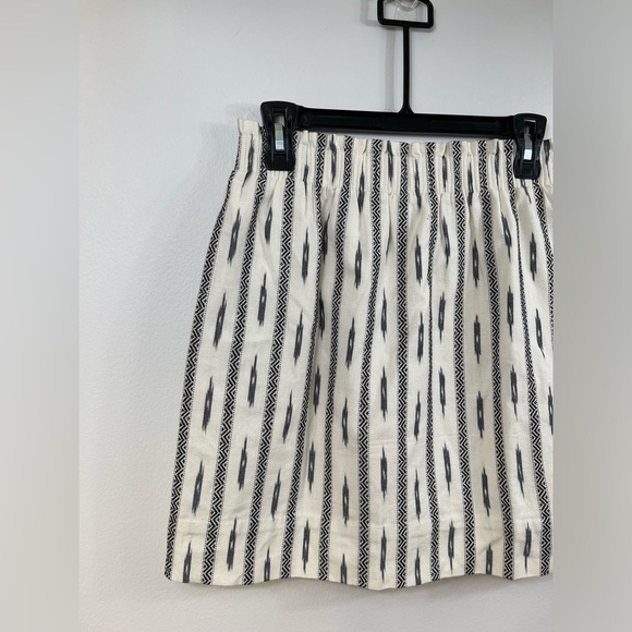 J Crew Stylish Black and White Patterned Ikat Sidewalk Cotton Skirt Size 0 - Picture 5 of 9
